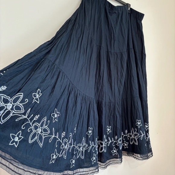 Liz & Me Boho Black White Crinkle Cotton Embroidery Floral Tiered A-line skirt - Picture 5 of 16